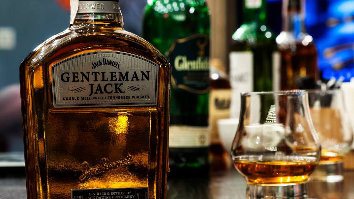 Cách phân biệt rượu ngoại thật và giả